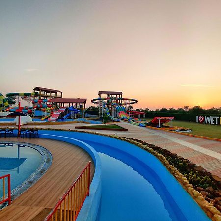 Wet N Wild Water Park & Resort Mendarda Exterior photo