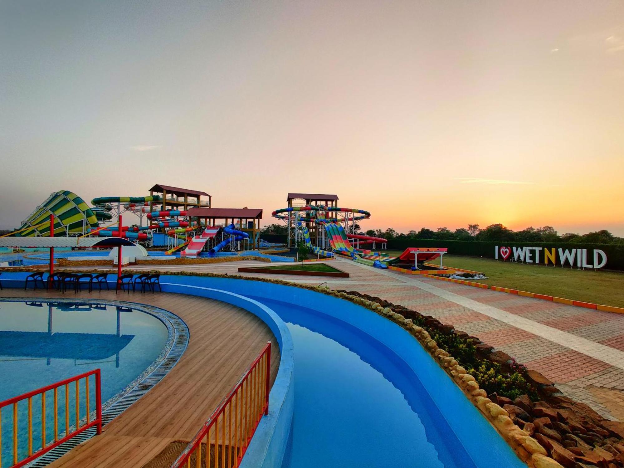 Wet N Wild Water Park & Resort Mendarda Exterior photo