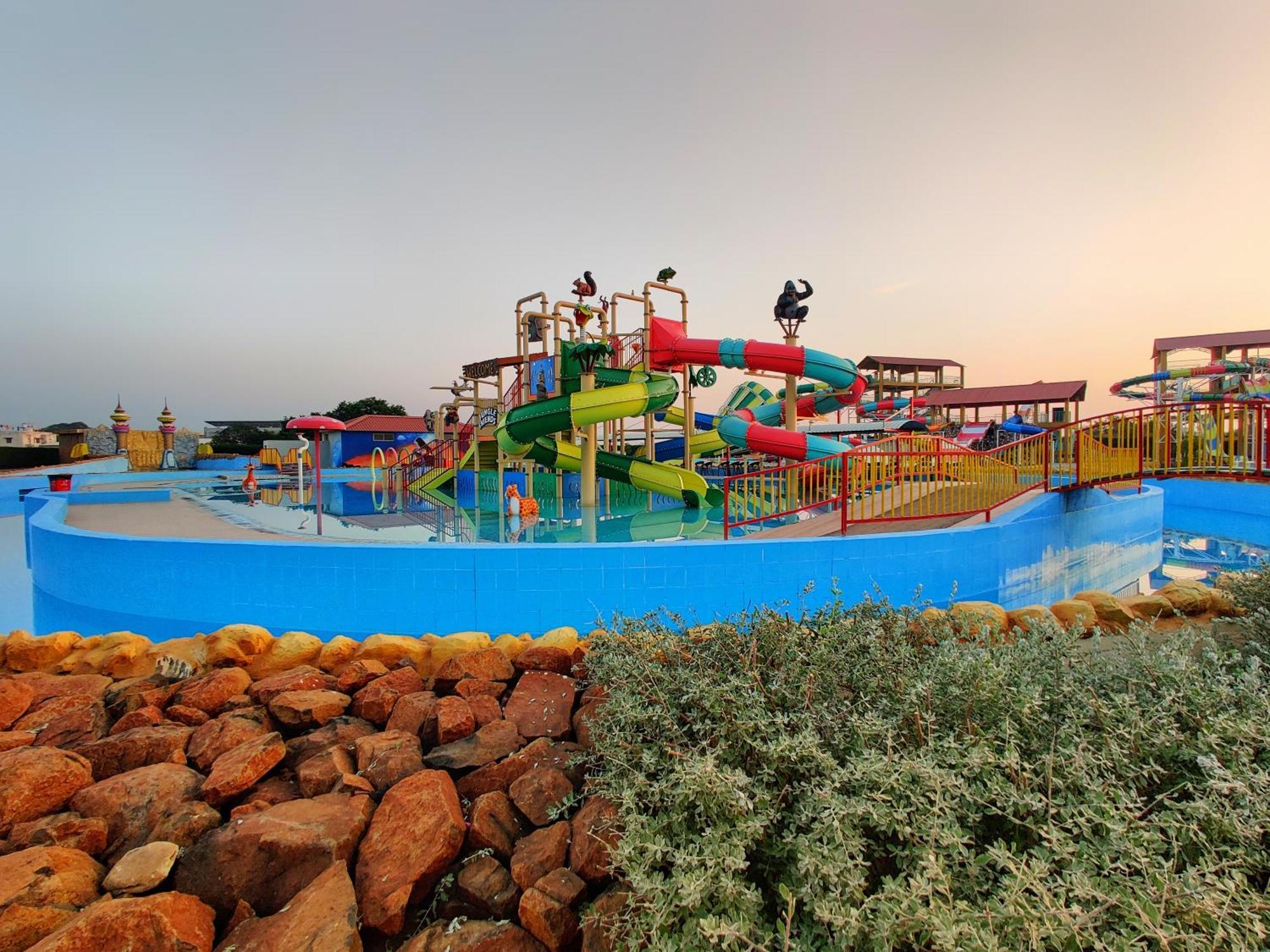 Wet N Wild Water Park & Resort Mendarda Exterior photo