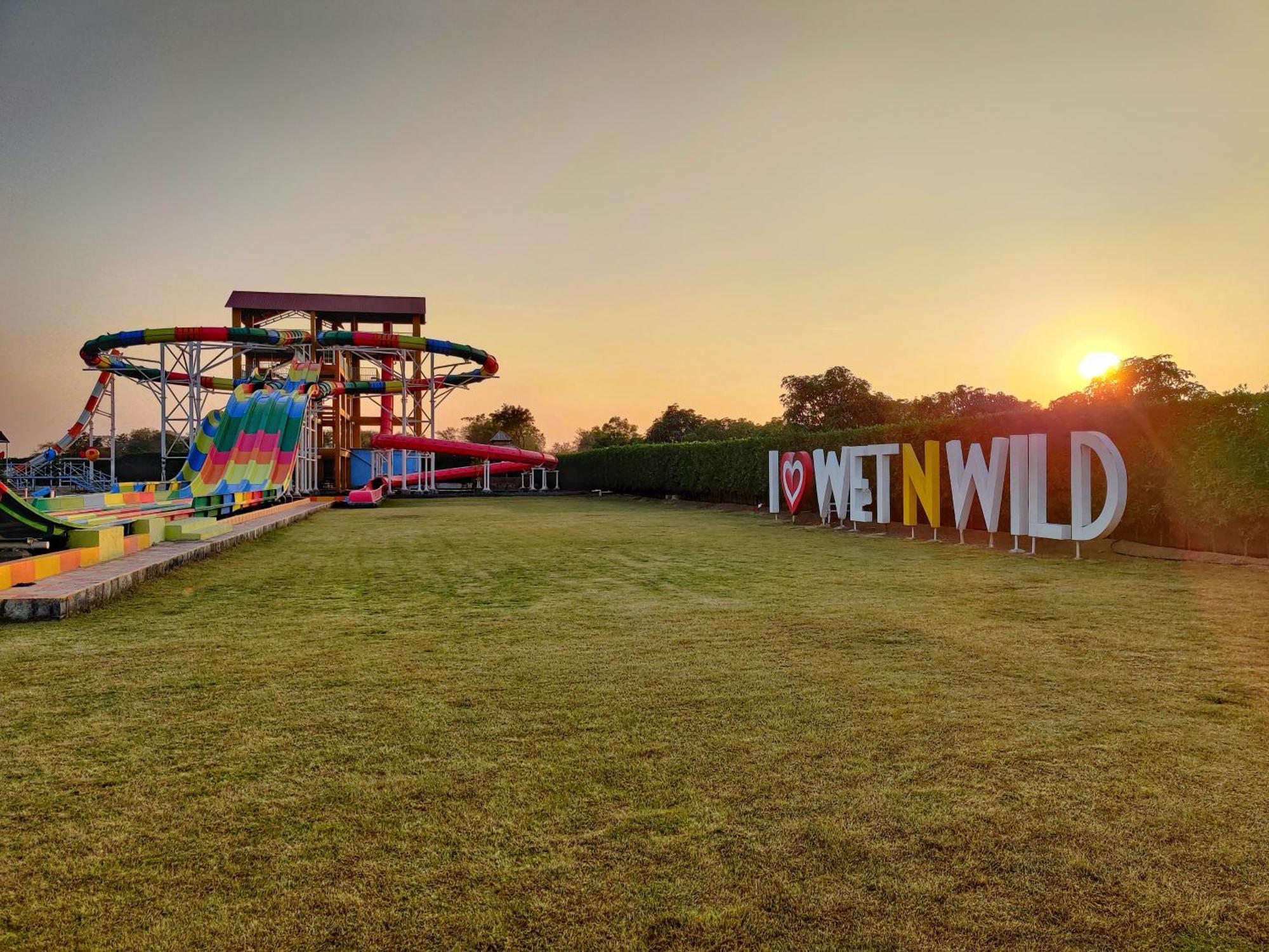 Wet N Wild Water Park & Resort Mendarda Exterior photo
