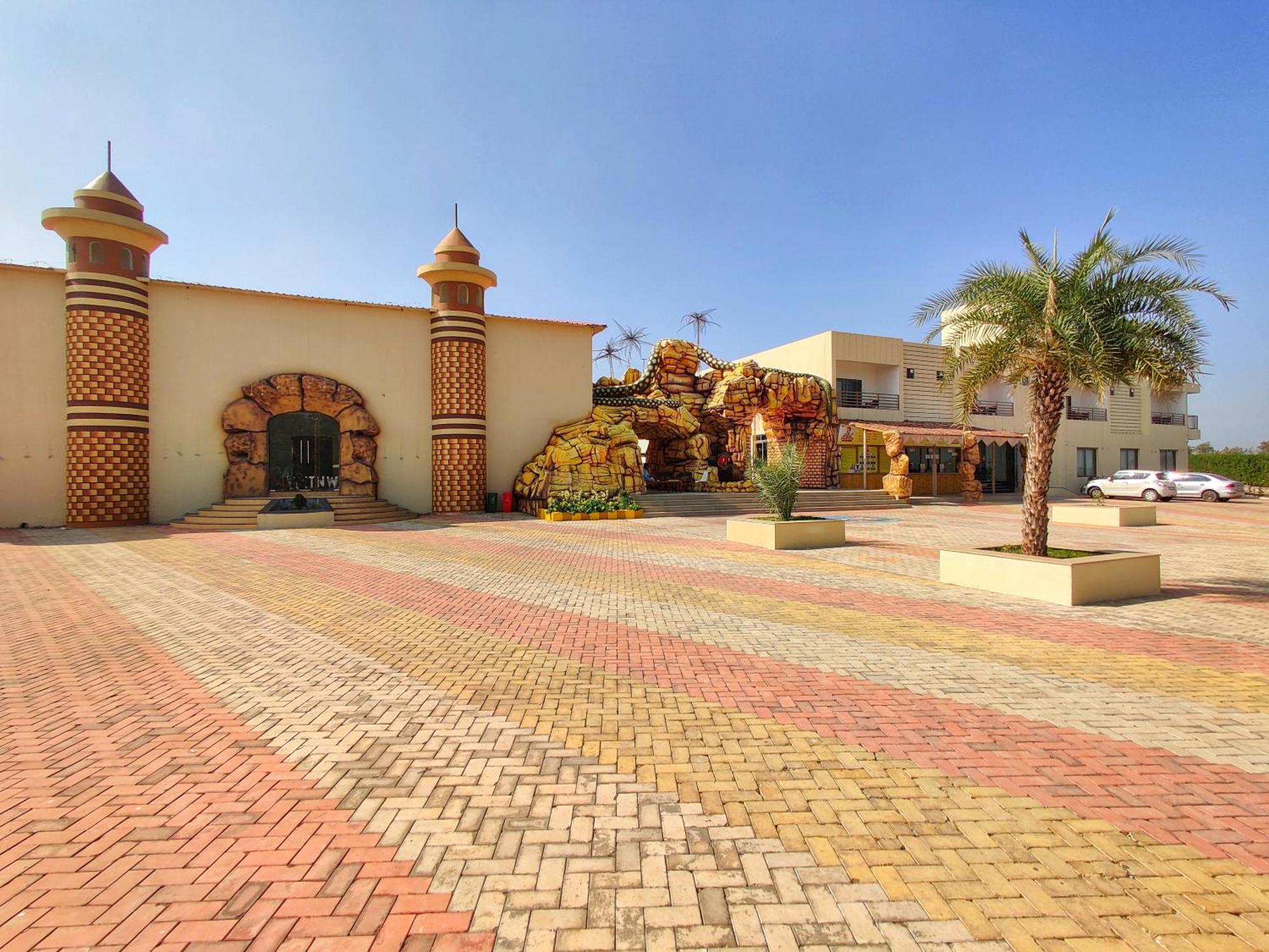 Wet N Wild Water Park & Resort Mendarda Exterior photo