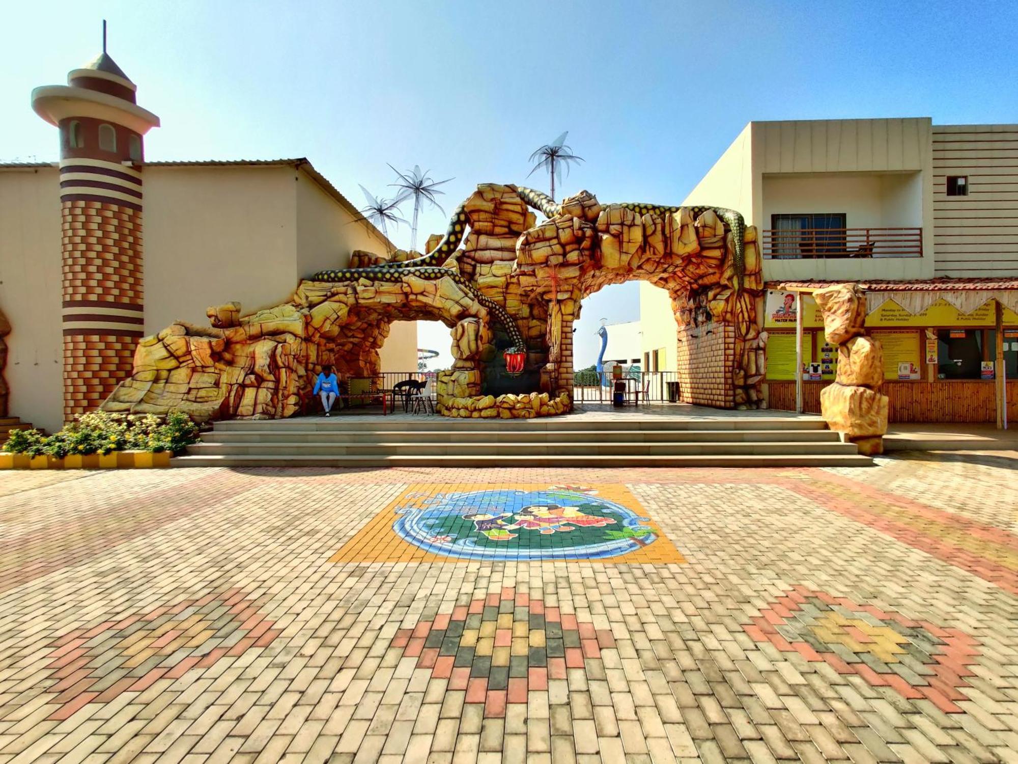 Wet N Wild Water Park & Resort Mendarda Exterior photo